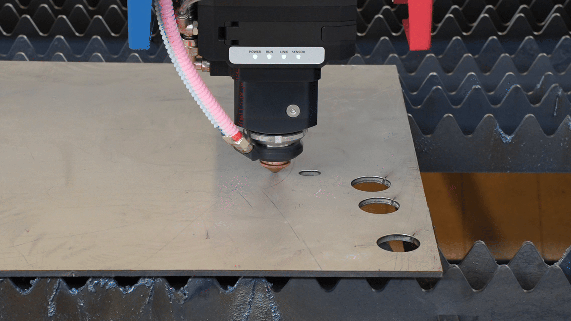 How does a laser cutter work - laser cutting process
