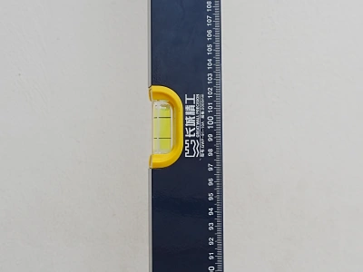 Precision leveling tool for laser cutting machine installation